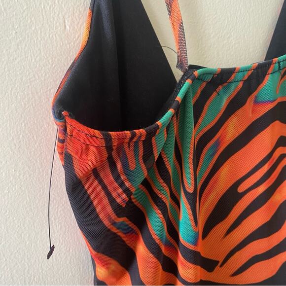 PrettyLittleThing tropical mini dress - Picture 4 of 6